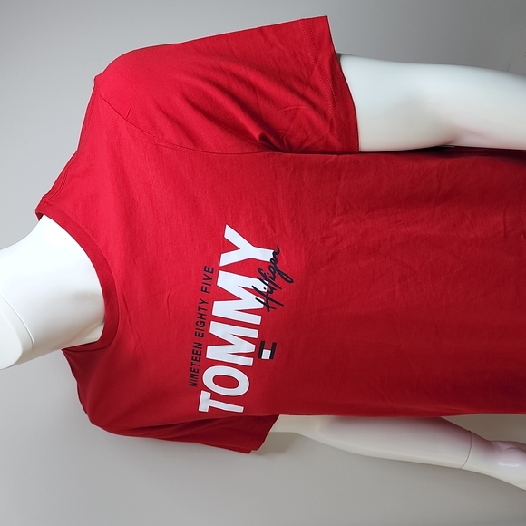 TOMMY HILFIGER RED LARGE TSHIRT - Picture 2 of 8